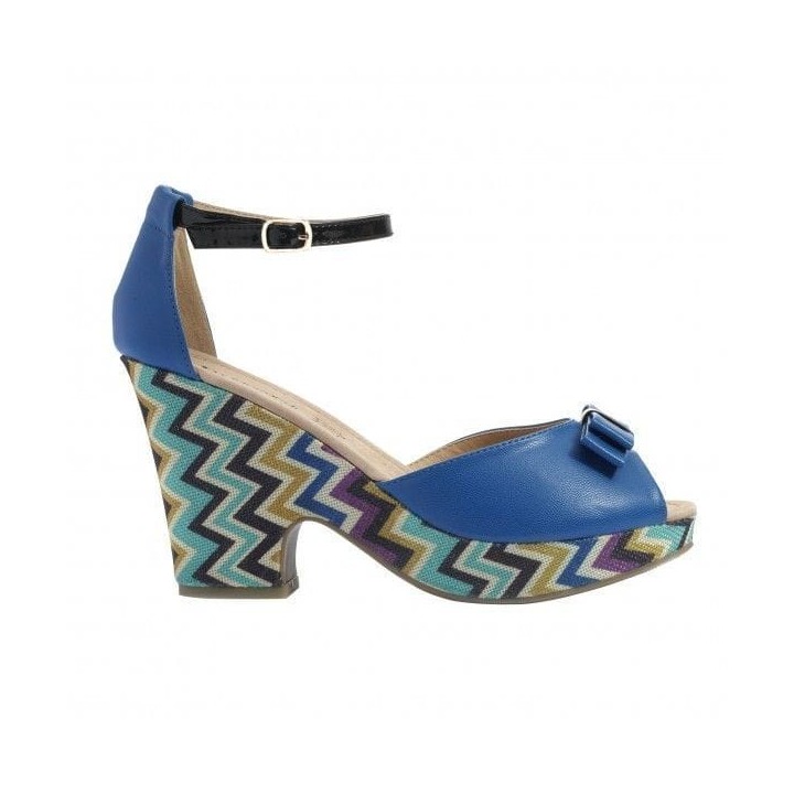 Buty na koturnie we wzorki